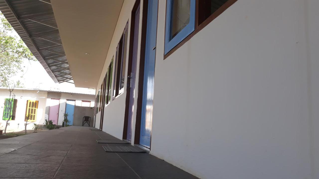 Bujang Lapuk Hostel Sekotong Dış mekan fotoğraf